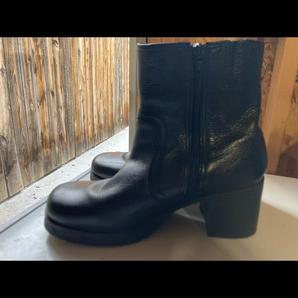 Elegant Black Leather Heeled Boots